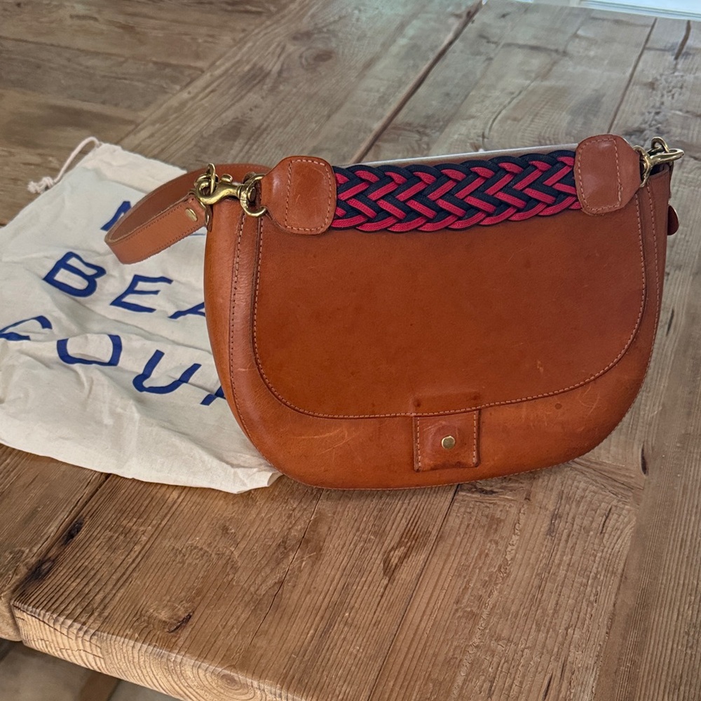 Elegant Tan Leather Shoulder Bag with Braided Accent